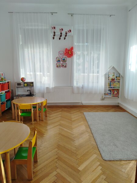 Armeneasca Unica libera spatiu mare si parcare vila cu prestanta